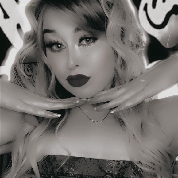 Meet your Posher, Tay ♡ - Picture 1 of 4